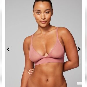 #307NWT SOMA Triangle Mesh Bralette. Coral Color. Size: Medium